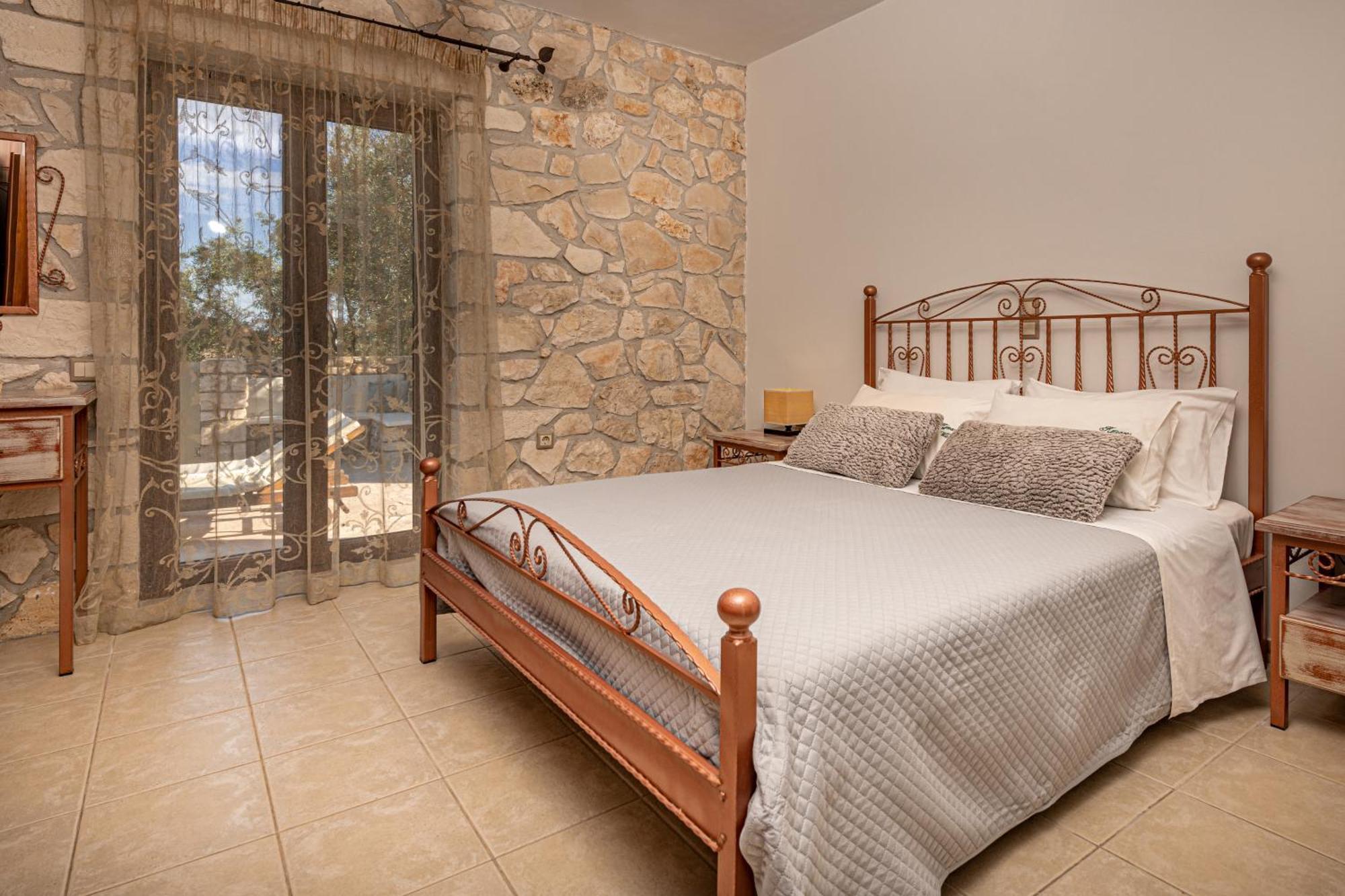 Kymaros Villas Keri Room photo